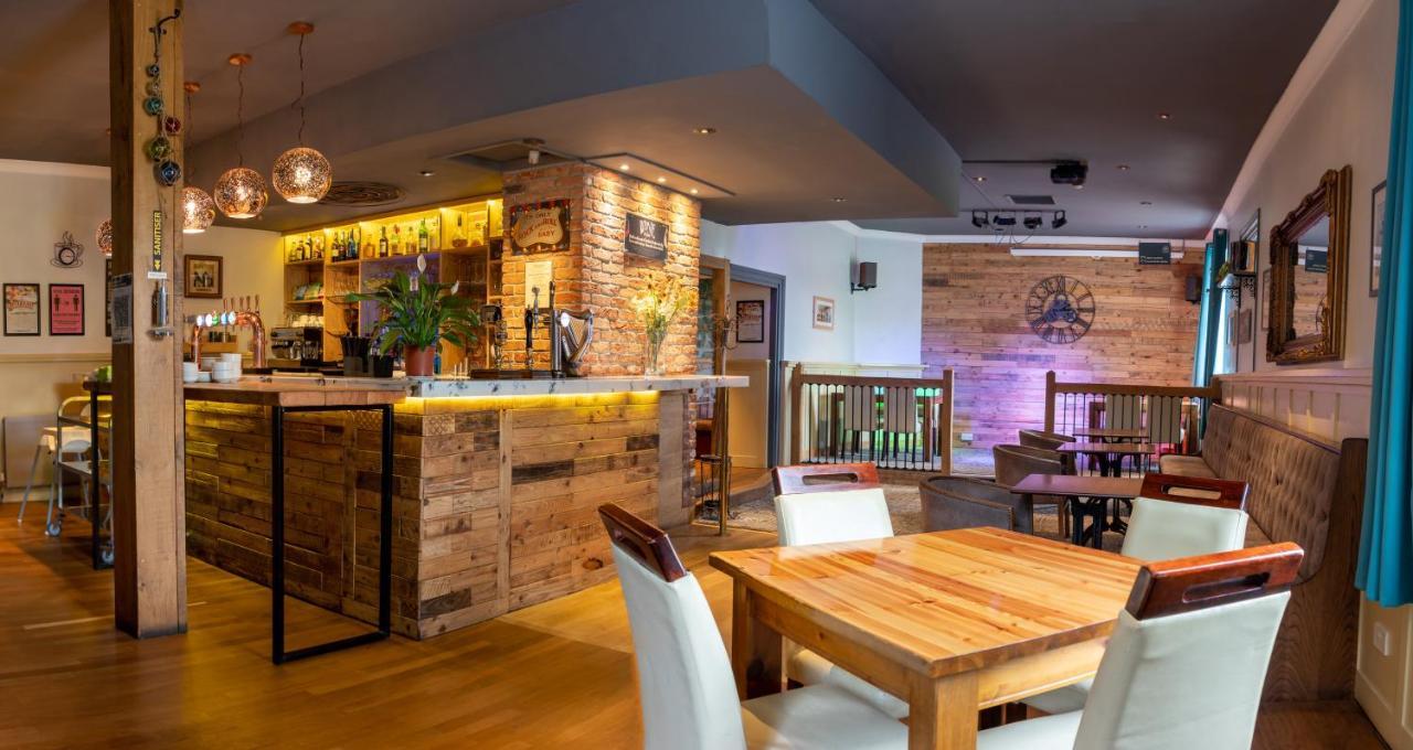 The Walnut Tree Inn Blisworth Екстер'єр фото