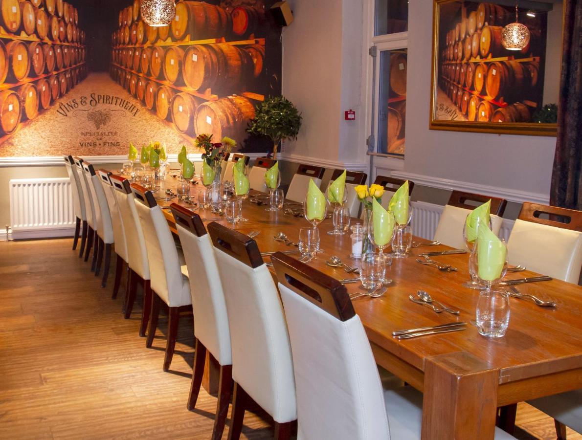 The Walnut Tree Inn Blisworth Екстер'єр фото