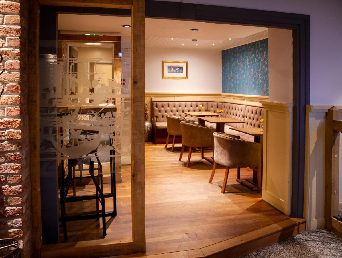 The Walnut Tree Inn Blisworth Екстер'єр фото