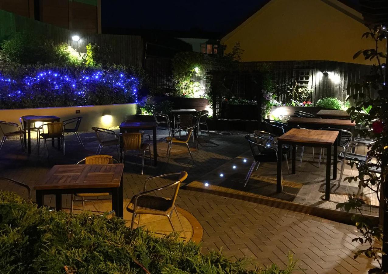 The Walnut Tree Inn Blisworth Екстер'єр фото